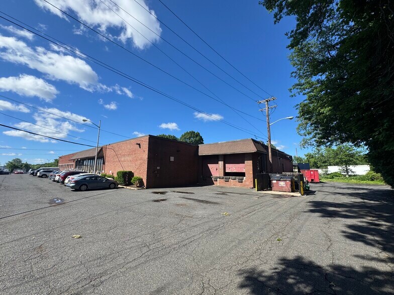 More Photos Of 435 N Midland Ave, Saddle Brook Flex For Lease