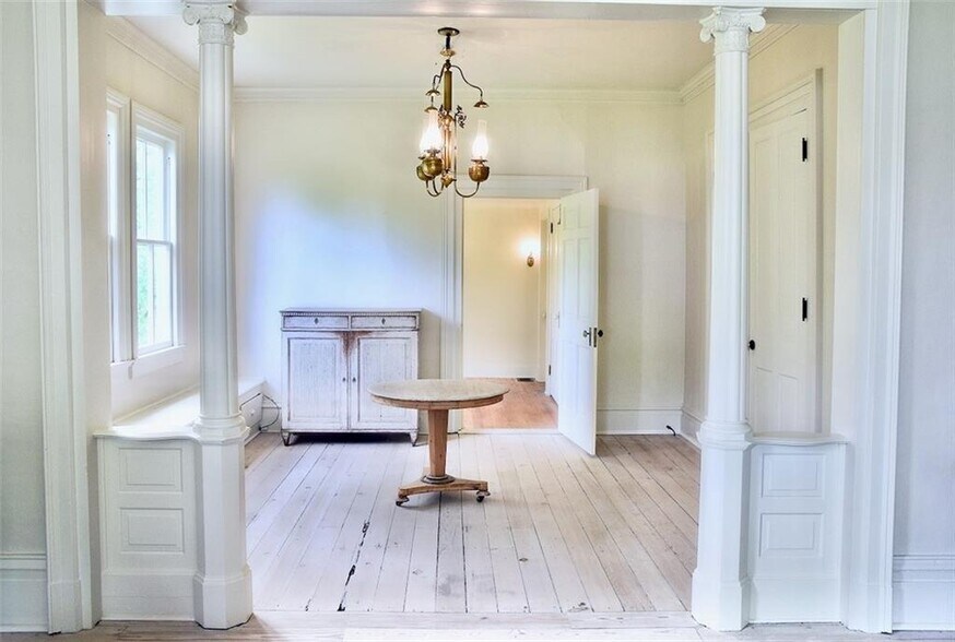 More Photos Of 415 Main St, Arrow Rock Specialty For Sale