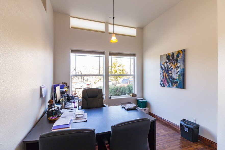 More Photos Of 220 Windsor River Rd, Windsor Apartments For Sale