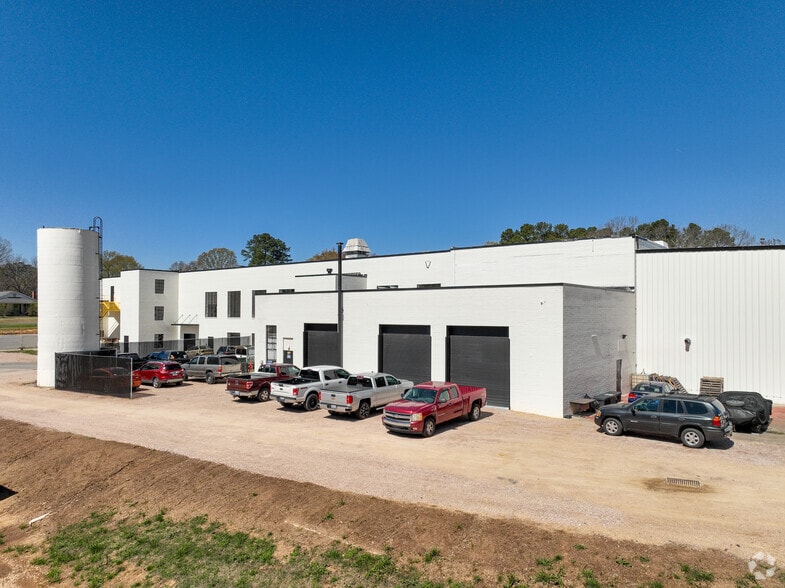 More Photos Of 414 N Meriah St, Landis Warehouse For Lease