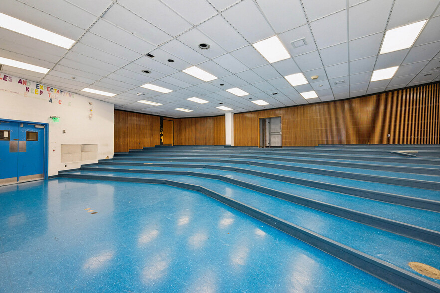 More Photos Of 3300 Henry Ave, Philadelphia Unknown For Lease