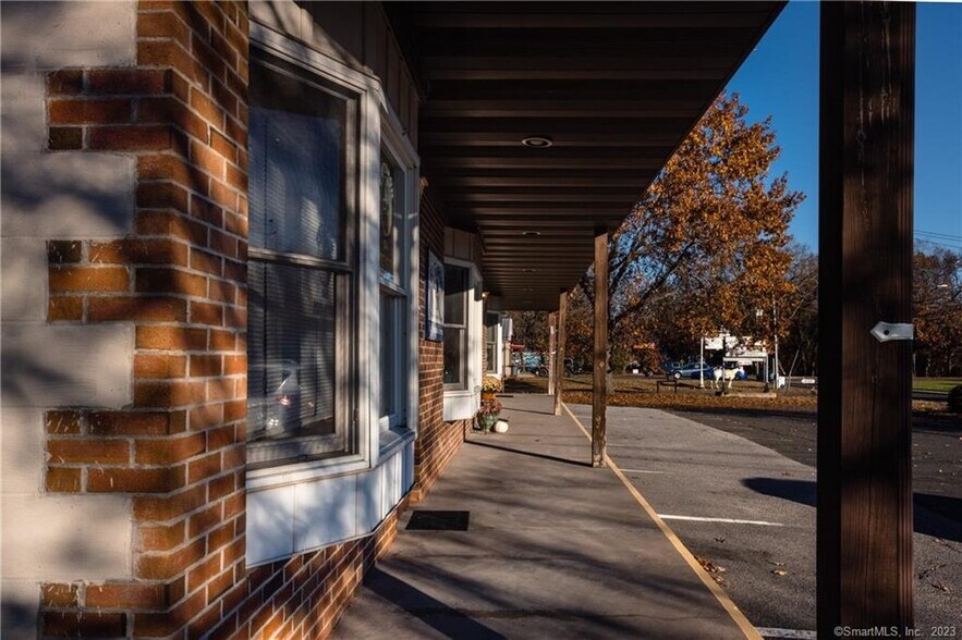 More Photos Of 448 Spring St, Windsor Locks Freestanding For Lease