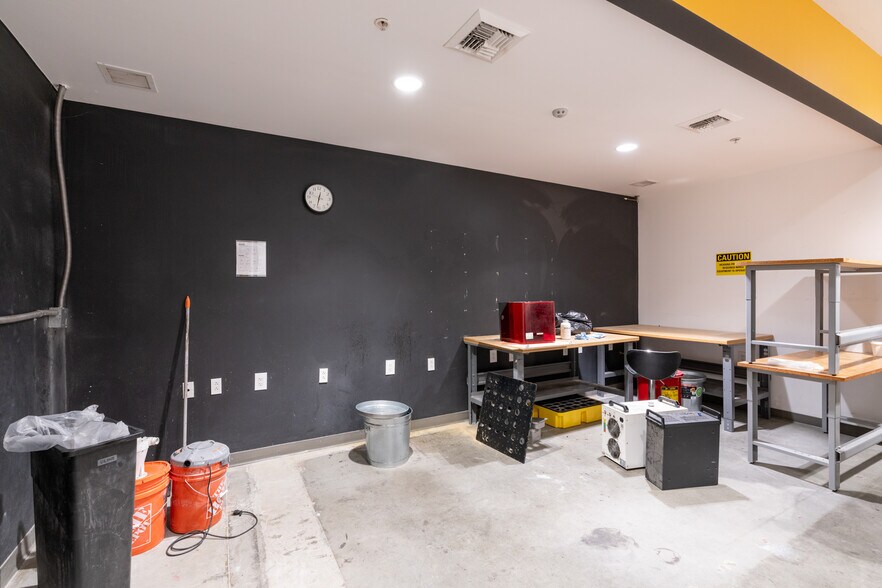 More Photos Of 2710 Media Center Dr, Los Angeles Research And Development For Lease