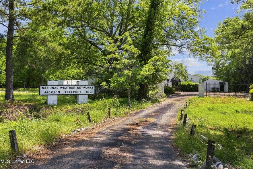 More Photos Of 916 Foley St, Jackson Industrial For Sale