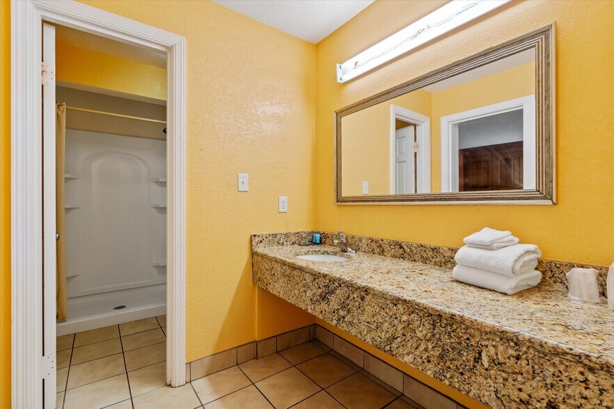 More Photos Of 32810 Highway 43, Thomasville Hotel For Sale