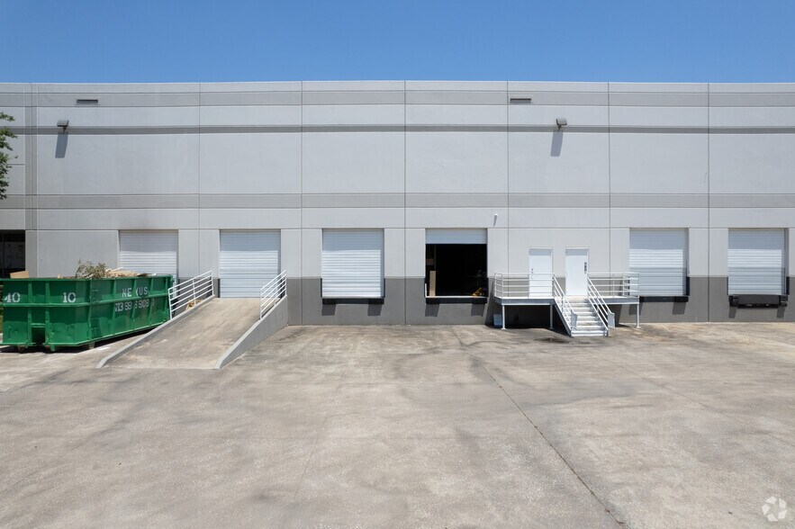 More Photos Of 10810 W Little York Rd, Houston Warehouse For Lease