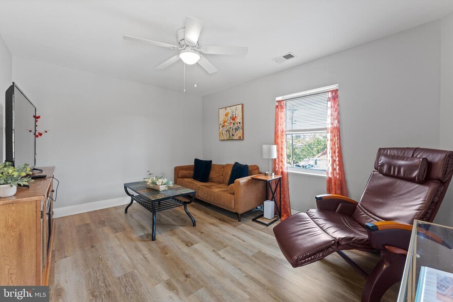 More Photos Of 11 E Main St, Marlton Storefront Retail Residential For Sale