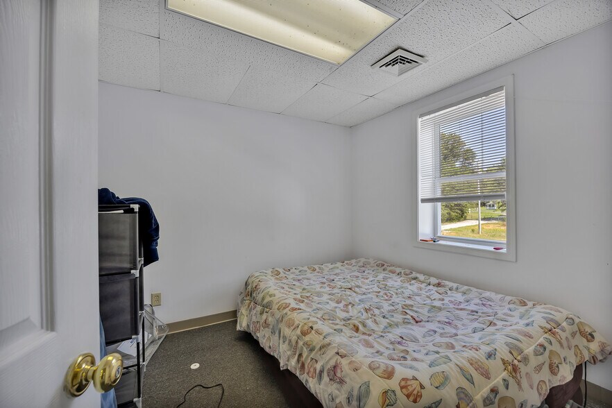More Photos Of 3548 Cumberland Rd, Cumberland Warehouse For Sale