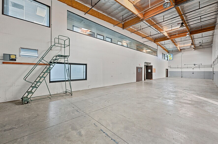 More Photos Of 955 S Andreasen Dr, Escondido Manufacturing For Sale