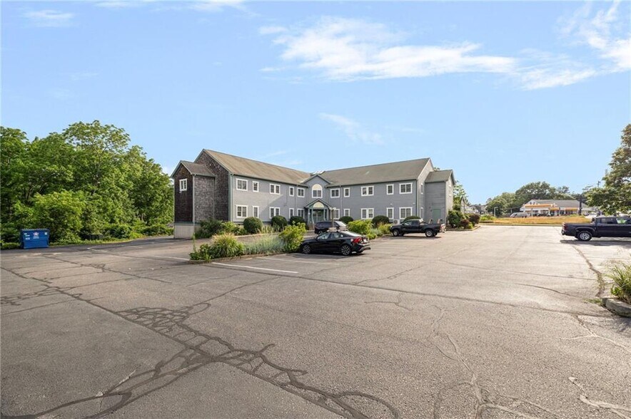 More Photos Of 320 Phillips St, North Kingstown Medical For Sale