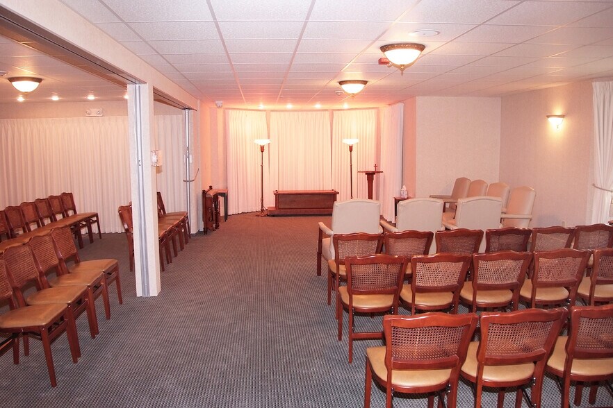 More Photos Of 512 N Front St, New Bedford Storefront Retail Residential For Sale