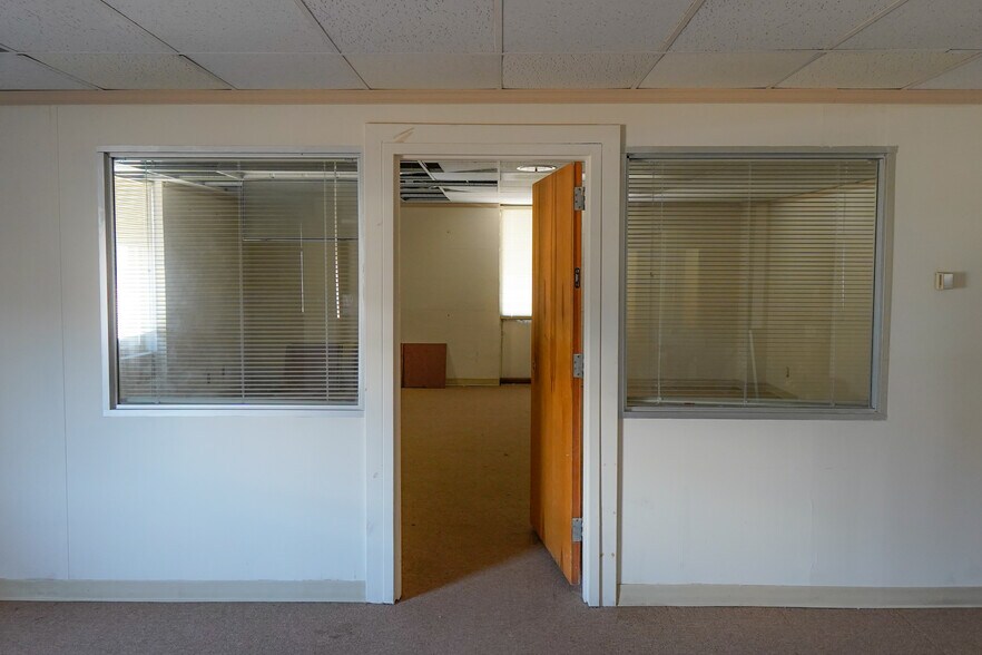 More Photos Of 222 N President St, Jackson Office Residential For Sale