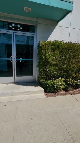 Primary Photo Of 930 Truxtun Ave, Bakersfield Office For Lease