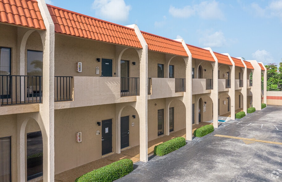 More Photos Of 3170 N Federal Hwy, Lighthouse Point Office For Lease