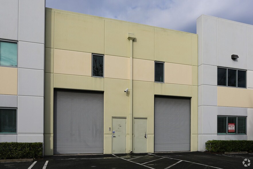 More Photos Of 5401 N Haverhill Rd, West Palm Beach Warehouse For Lease