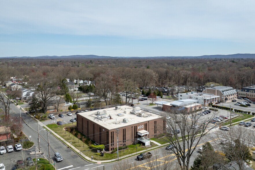 More Photos Of 400 Old Hook Rd, Westwood Medical For Lease