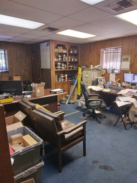 More Photos Of 13424 Hempstead Hwy, Houston Warehouse For Sale