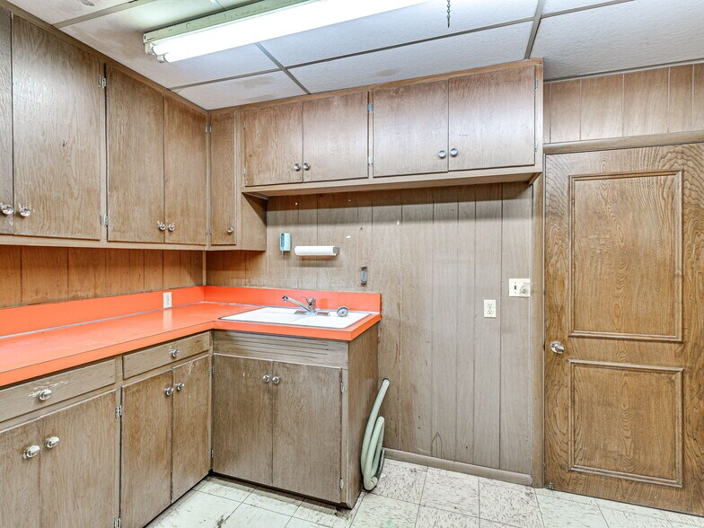 More Photos Of 601 Cimarron Rd, Tuttle Specialty For Sale