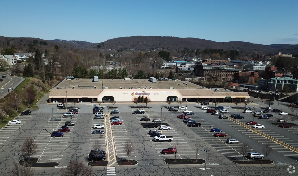 More Photos Of 211-215 High St, Torrington General Retail For Lease
