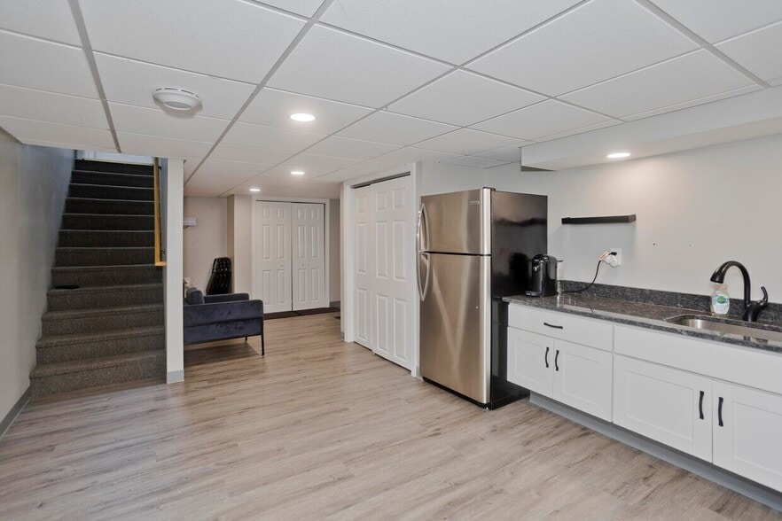 More Photos Of 660 Springfield St, Feeding Hills Office For Sale