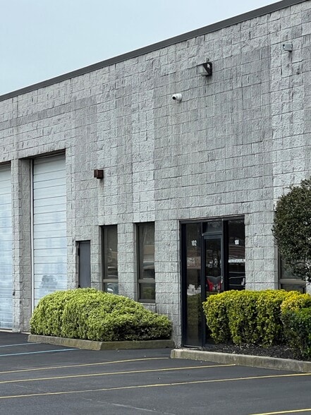 More Photos Of 100-122 Keyland Ct, Bohemia Warehouse For Sale