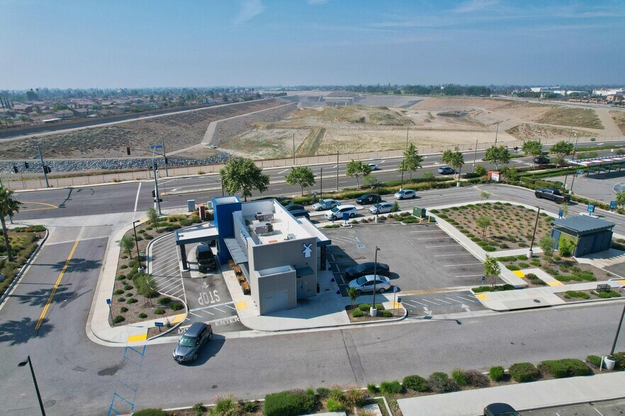 More Photos Of 1020 Renaissance Pky, Rialto Freestanding For Sale