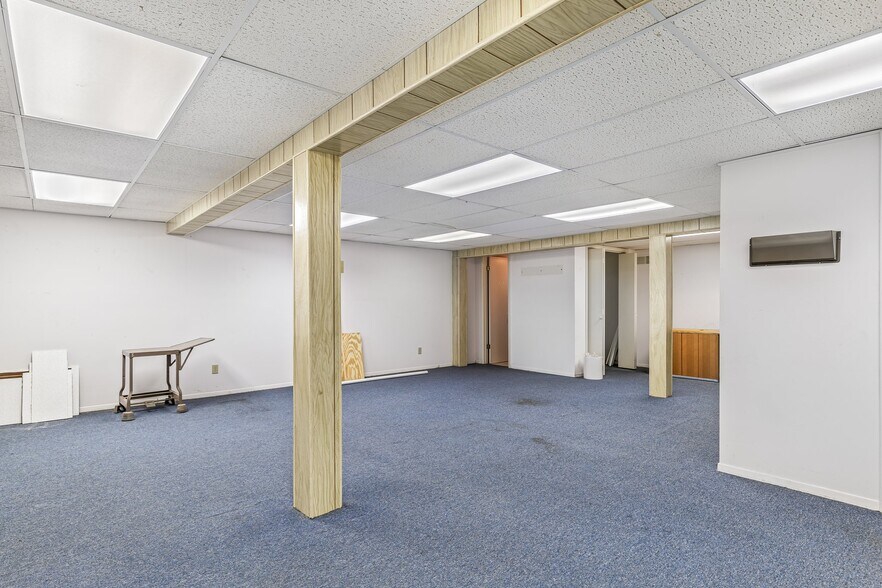 More Photos Of 1421 E Main St, Park Hills Flex For Sale