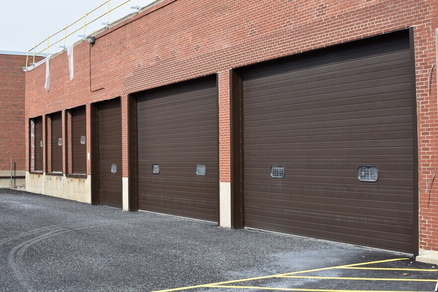 More Photos Of 6450 W Cortland St, Chicago Warehouse For Lease