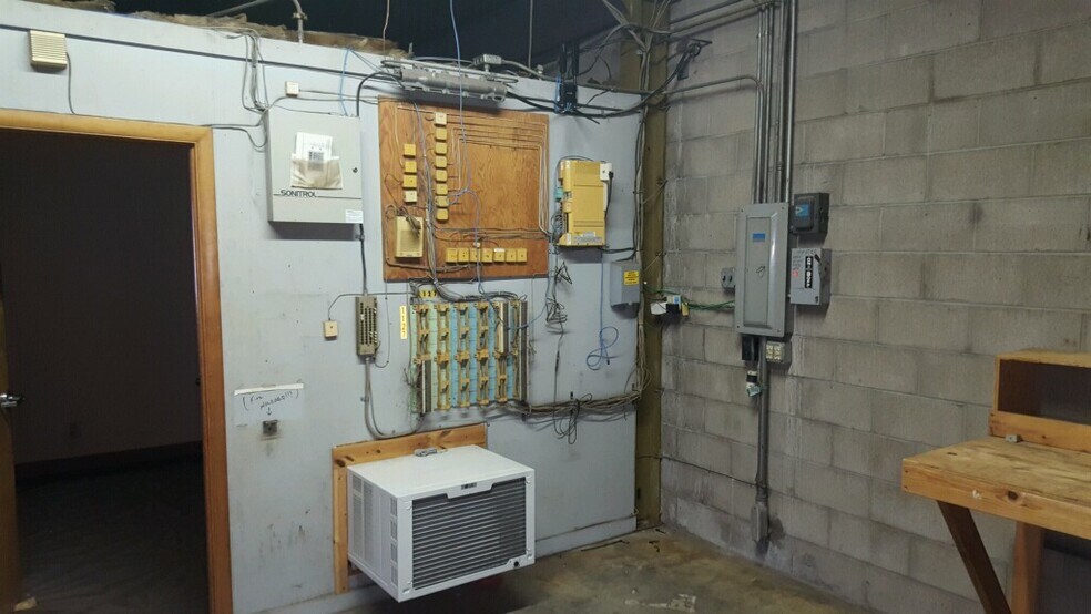 More Photos Of 1133 E Virginia St, Evansville Warehouse For Sale