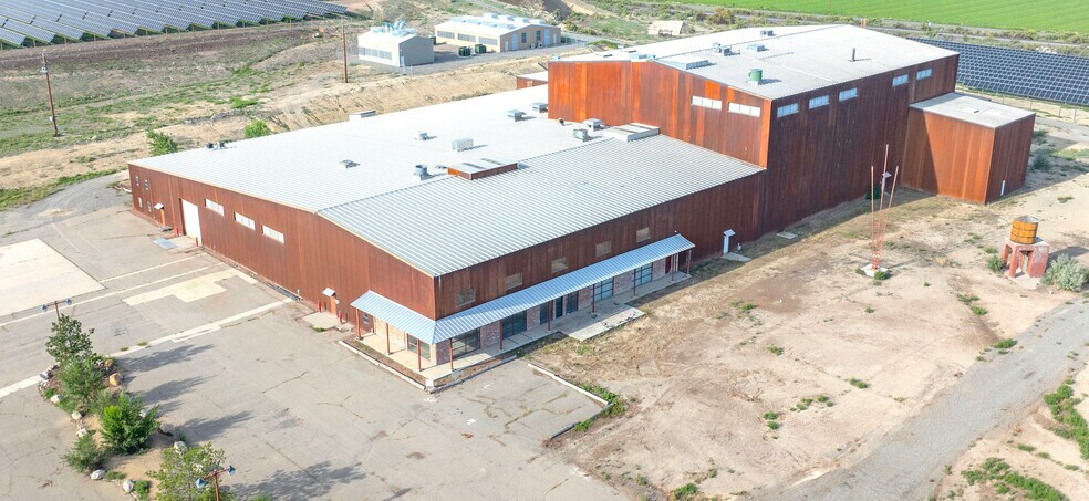 More Photos Of 2520 N River Rd, Olathe Warehouse For Sale