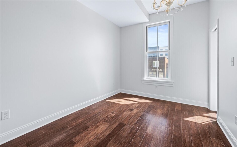 More Photos Of 1262 S 13th St, Omaha Storefront For Sale