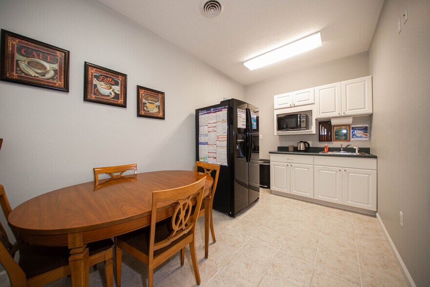 More Photos Of 2419 Broadway St, Mount Vernon Office For Sale