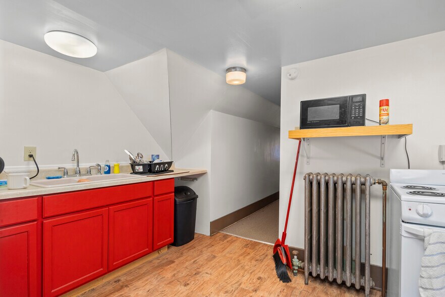 More Photos Of 18 E Main St, Seville Medical For Sale