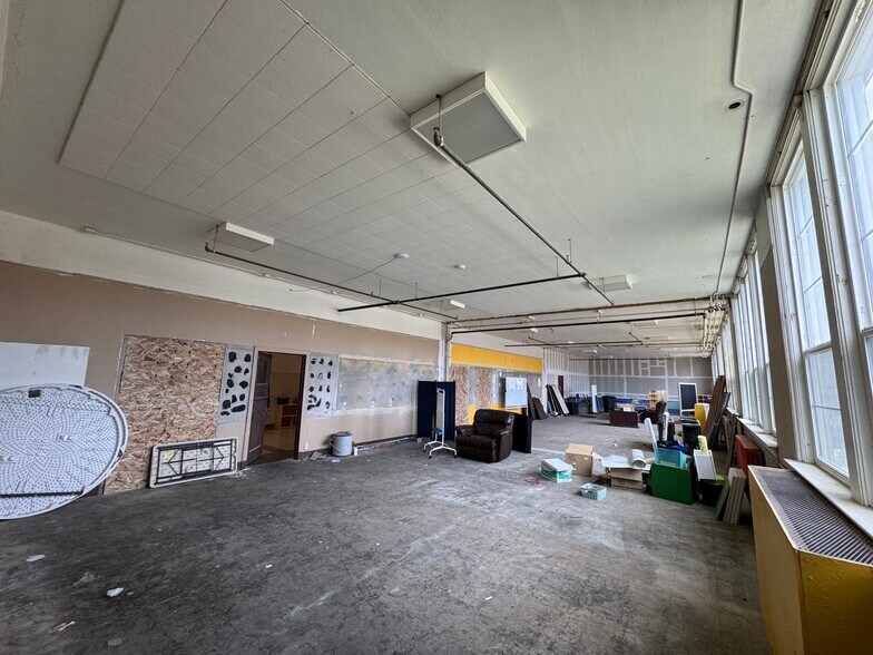 More Photos Of 115 NW State St, Pullman Loft Creative Space For Sale