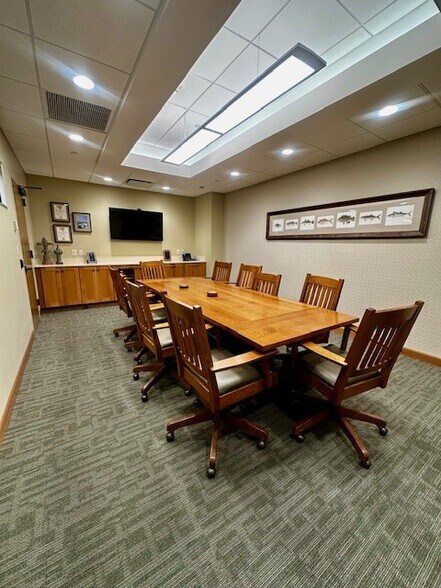 More Photos Of 377 Oak St, Garden City Office For Lease