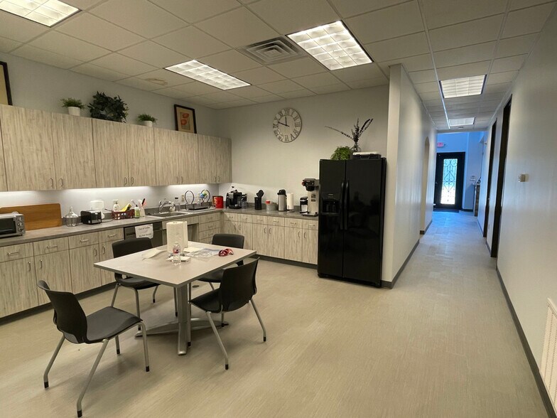 More Photos Of 11511 N Garden St, Houston Office Residential For Sale