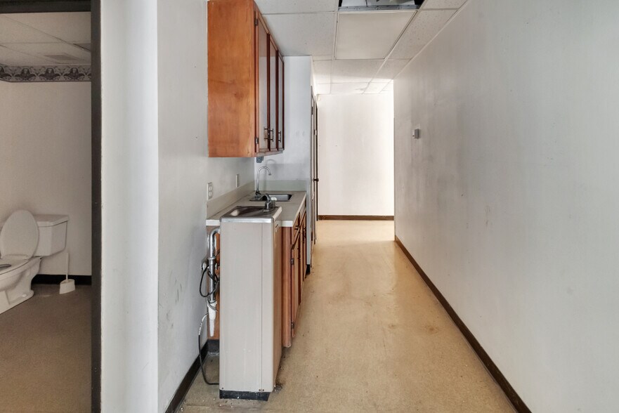 More Photos Of 104 Teakwood Dr, Victoria Medical For Sale