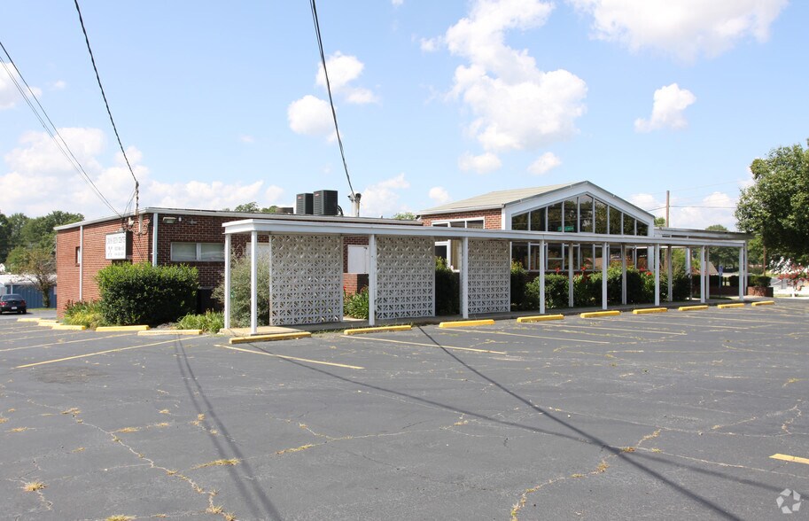 Primary Photo Of 1035 Main St, Forest Park Coworking Space