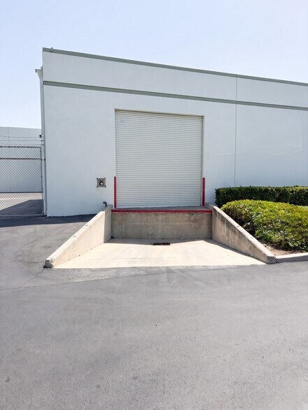 More Photos Of 1219 W Mahalo Pl, Compton Warehouse For Lease