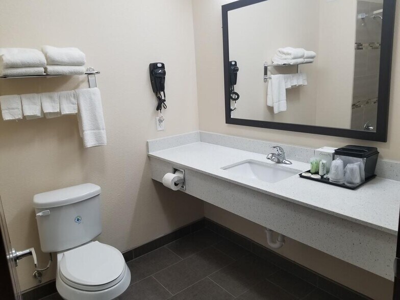 More Photos Of 5525 7th St, Bay City Hotel For Sale