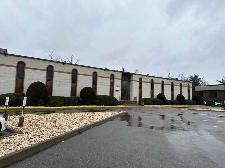 More Photos Of 40 Galesi Dr, Wayne Office For Lease
