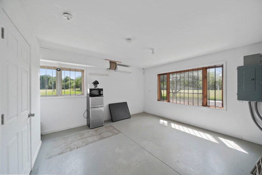 More Photos Of 15379 Howard Rd, Hanover Flex For Sale