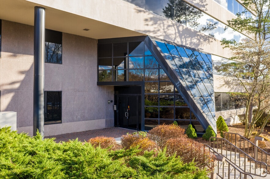More Photos Of 609 W Johnson Ave, Cheshire Medical For Lease