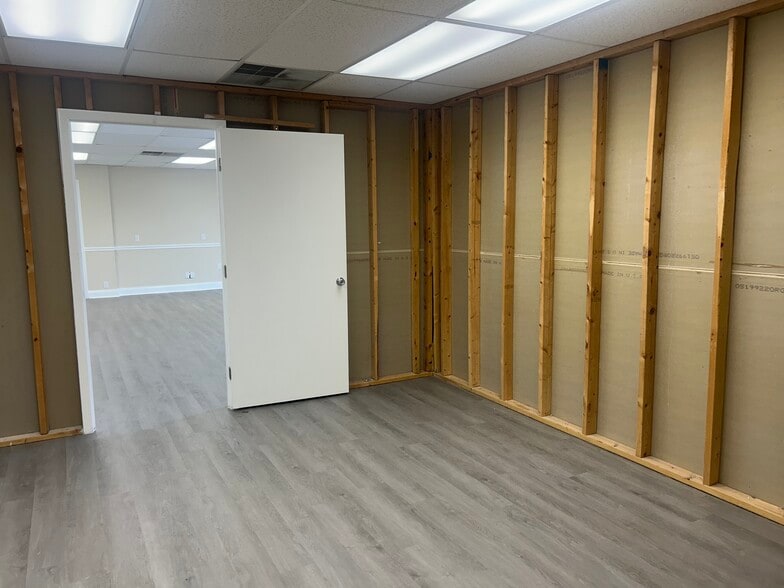 More Photos Of 3750 US Highway 27 N, Sebring General Retail For Sale