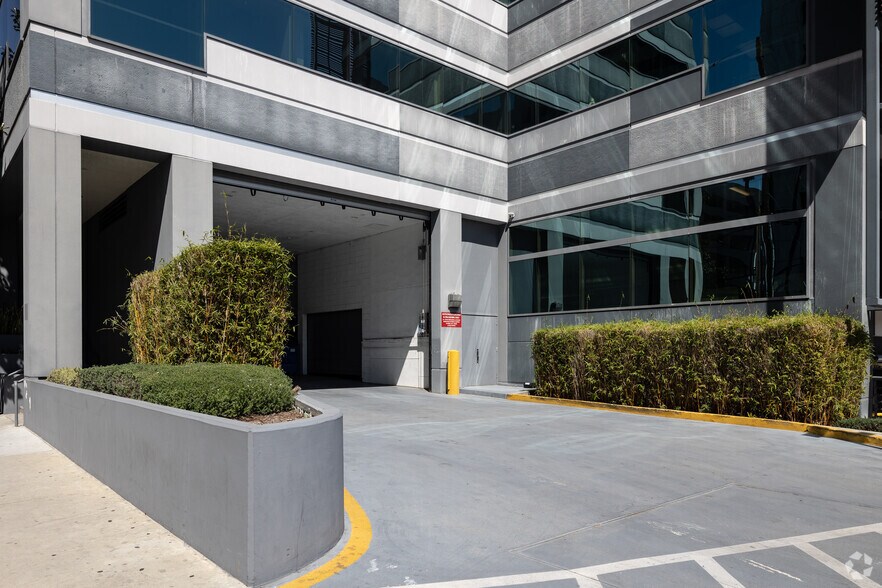 More Photos Of 1640 S Sepulveda Blvd, Los Angeles Office For Lease