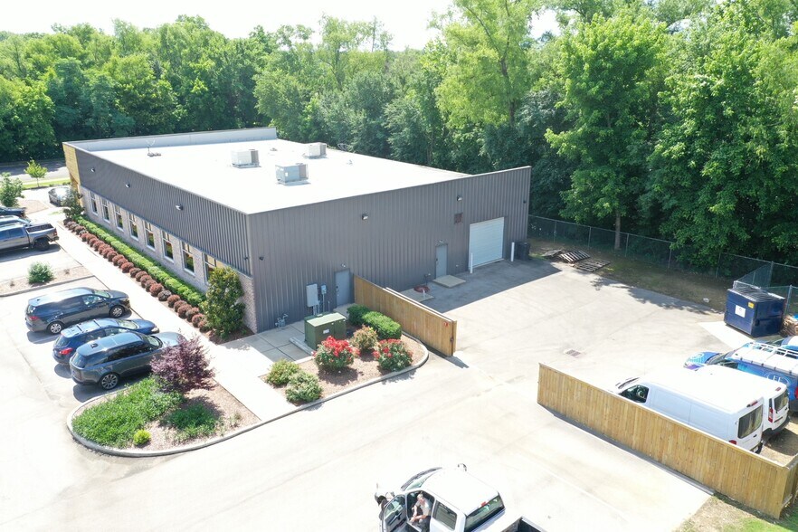 Primary Photo Of 6683 Reese Rd, Memphis Showroom For Sale