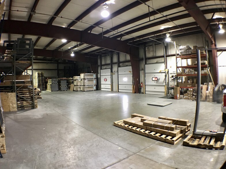 More Photos Of 2146 E Pythian St, Springfield Warehouse For Sale