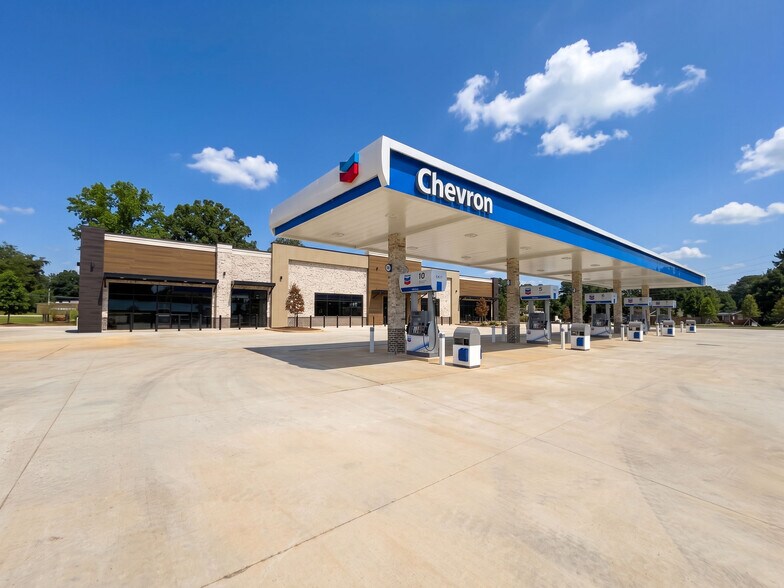 More Photos Of 811 S Marietta Pky SE, Marietta Service Station For Lease