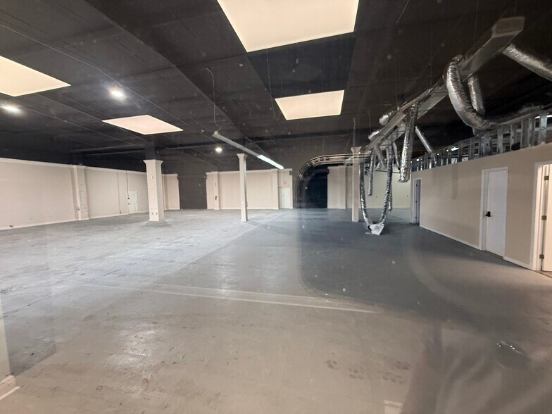 More Photos Of 11300 Space Blvd, Orlando Unknown For Lease