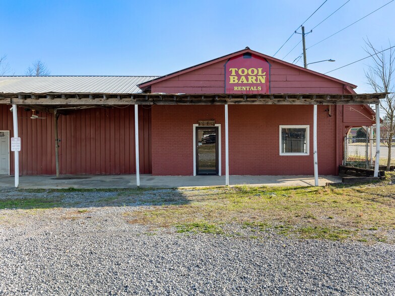 More Photos Of 428 S 3rd Ave, Chatsworth Freestanding For Sale